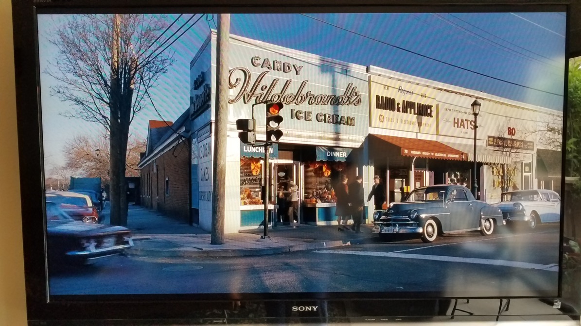 A sign above a store
Description automatically generated